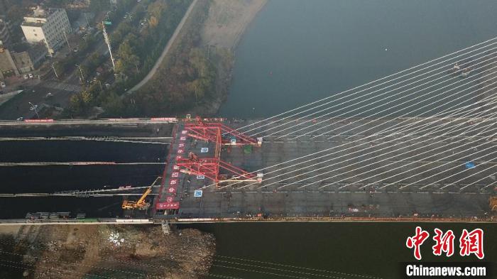 中美关系最新消息,阜阳阜裕大桥最新动态,龙物最新,中美关系最新消息与阜阳阜裕大桥最新动态,龙物新动向探析