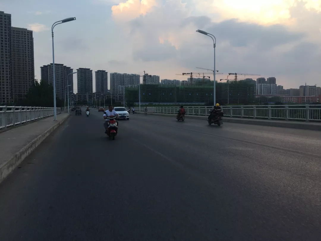 中美关系最新消息,阜阳阜裕大桥最新动态,龙物最新,中美关系最新消息与阜阳阜裕大桥最新动态,龙物新动向探析