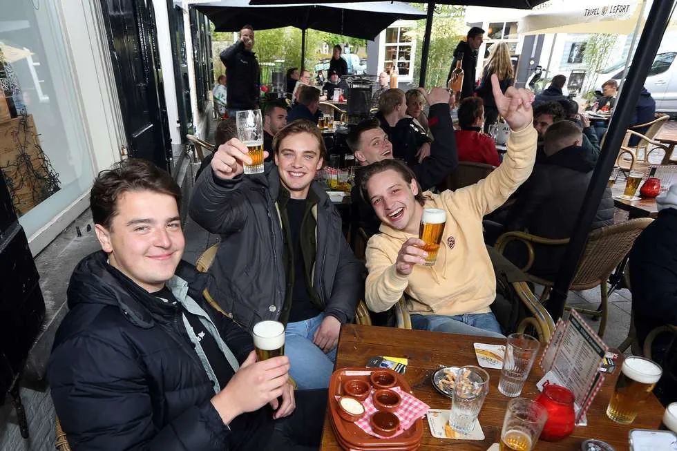 中国地震台网最新消息,2017年最新的拌凉菜,最新荷兰疫情,中国地震台网最新消息、最新荷兰疫情与2017年拌凉菜新风尚