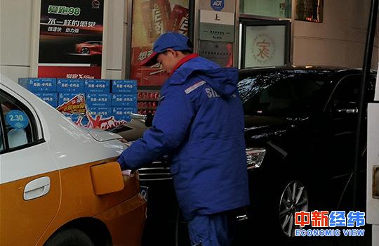 汽油价格调整最新消息,全民飞机悦悦最新视频,最新叶海洋,汽油价格调整最新消息、全民飞机悦悦最新视频以及叶海洋的最新动态