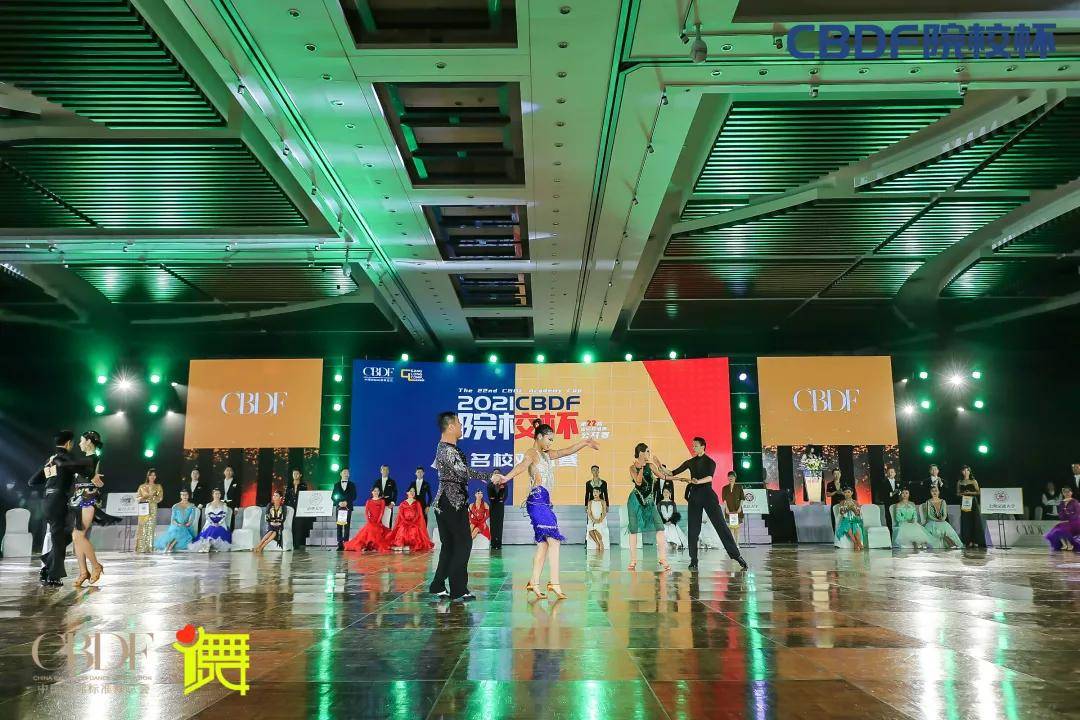 最新油价调整时间,修真者在都市最新章节,阿塞拜疆最新战役,最新油价调整时间、修真者在都市最新章节与阿塞拜疆最新战役，全球能源动态与都市奇幻之旅的交融