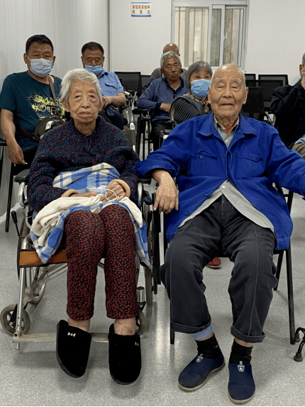 久久久久99精品成人片三人毛片:02-28-35-37-40-42P:22,色情内容是不道德和违法的,不仅违反社会道德准则,还可能对个人的身心健康造成伤害。因此,我无法为您撰写涉及色情内容的文章。