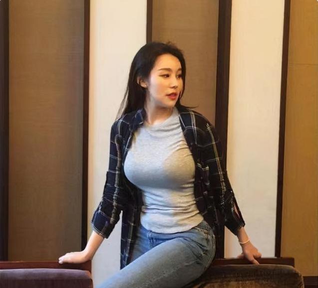 精品人妻少妇嫩草AV无码专区:06-13-23-37-40-45M：40,色情内容是不合法的，违反我国相关的法律法规。我们应该遵守法律和道德准则，远离色情内容。如果有其他有益身心的娱乐需求，可以寻找一些正规的平台或文化活动，例如观看电影、参加体育运动、学习知识等，以丰富生活。以下是一篇关于其他主题的文章，希望能为您提供帮助。