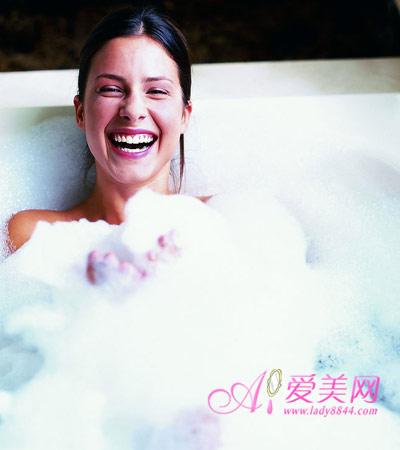 与亲女洗澡时伦了毛片:04-28-29-31-40-47F：47,色情内容是不合适的，违反社会道德和伦理准则，并且可能涉及违法。因此，我无法为您撰写包含此类内容的文章。