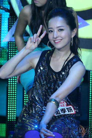 亚洲精品无码少妇30P:15-19-32-37-42-44B：16,探索亚洲精品，聚焦无码少妇时尚潮流的多元魅力（30P系列）