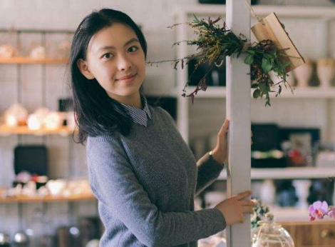 中文字幕被公侵犯的漂亮人妻:05-07-09-31-39-43P：19,色情内容是不合法的，违反我国相关的法律法规。我们应该遵守法律和道德准则，远离色情内容。如果您有其他有益身心的娱乐需求，可以寻找一些正规的平台或文化活动，例如观看电影、参加体育运动，以丰富您的生活。