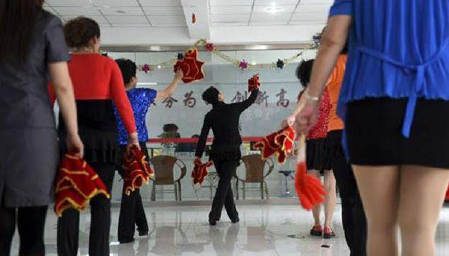 无码av免费一区二区三区试看:03-05-13-18-31-33K：25,探索影视新领域，免费一区二区三区试看，无码AV的魅力与边界