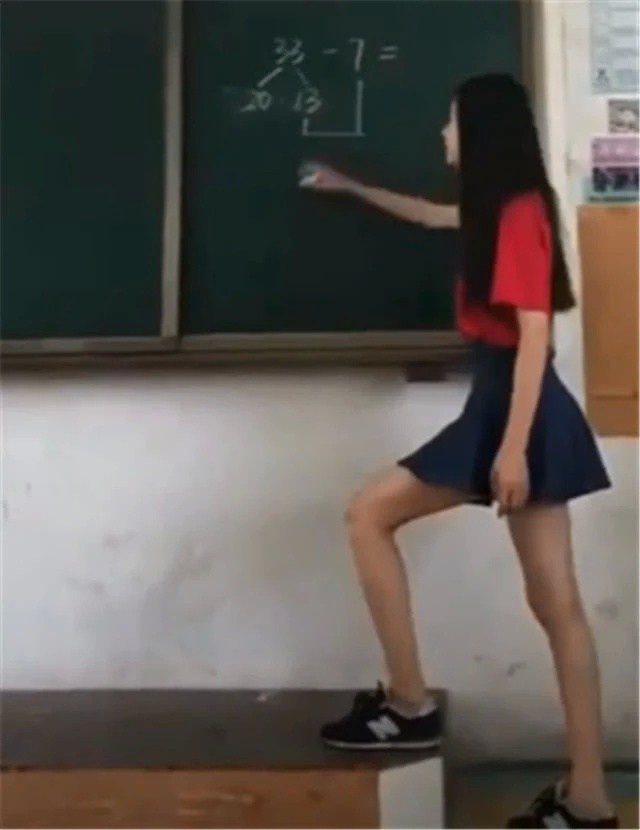 办公室娇喘的短裙老师在线视频:14-23-27-34-35-41E：49,办公室娇喘的短裙老师在线视频，探索教育的另一种可能