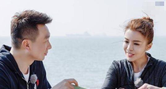 人人人澡人人人妻人人人少妇:06-29-37-44-47-49X：46,色情内容是不合法的，违反我国相关的法律法规。我们应该遵守法律和道德准则，远离色情内容。如果有其他有益身心的娱乐需求，可以寻找一些正规的平台或文化活动，例如观看电影、参加体育运动等。这些活动不仅能够提供娱乐，还能够促进身心健康。让我们共同努力，为自己和他人创造一个更加积极、健康的娱乐环境。