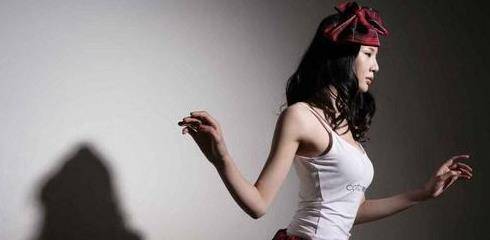 无码少妇一区二区:03-08-09-28-33-49K:10,色情内容是不合法的,违反我国相关的法律法规。我们应该遵守法律和道德准则,远离色情内容。如果您有其他有益身心的娱乐需求,可以寻找一些正规的平台或文化活动,例如观看电影、参加体育运动,以丰富您的生活。