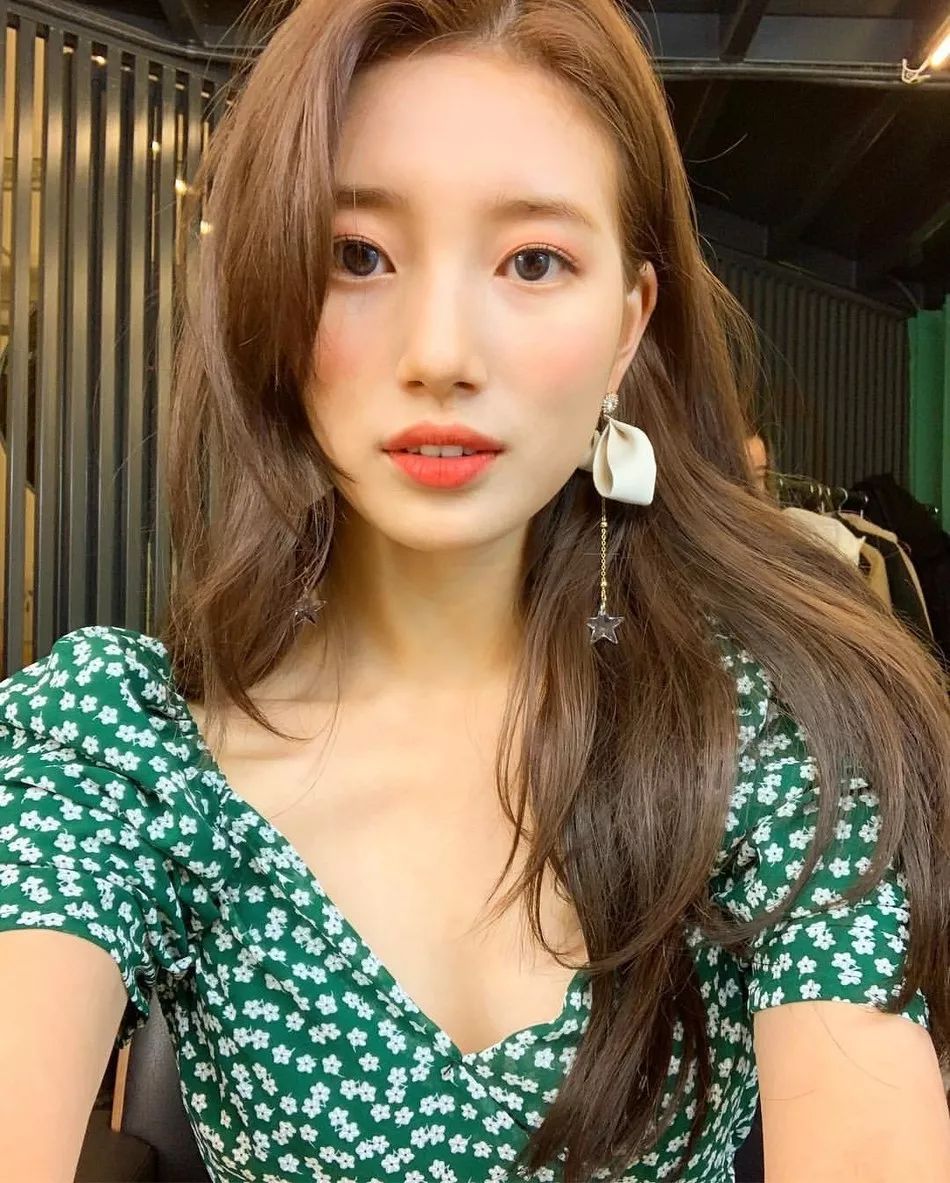 无码精品人妻一区二区三区AV:04-05-19-26-27-38L：13,色情内容是不合法的，违反我国相关的法律法规。我们应该遵守法律和道德准则，远离色情内容。如果您有其他有益身心的娱乐需求，可以寻找一些正规的平台或文化活动，例如观看电影、参加体育运动，以丰富您的生活。