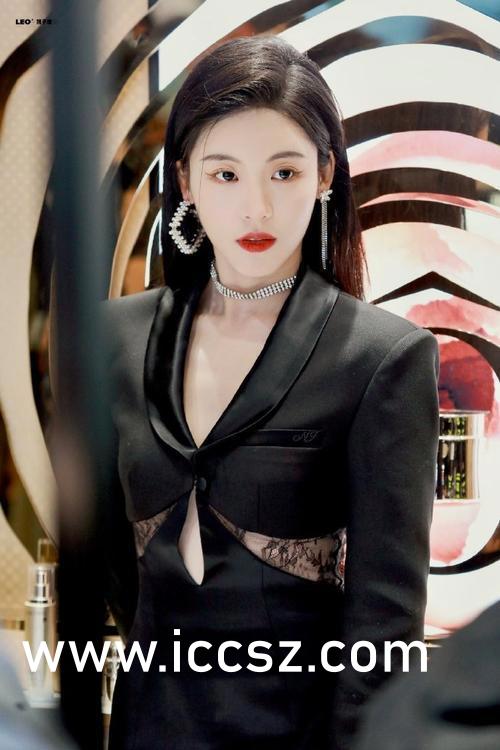 亚洲熟妇AV一区二区三区下载:04-05-17-26-27-49X:42,色情内容是不合法的,违反我国相关的法律法规。我们应该遵守法律和道德准则,远离色情内容。如果有其他有益身心的娱乐需求,可以寻找一些正规的平台或文化活动,例如观看电影、参加体育运动等。这些活动不仅能够提供娱乐,还能够促进身心健康,增强社交能力。同时,我们也应该建立积极、健康的社交关系,尊重他人的权利和尊严,共同维护社会的公序良俗。