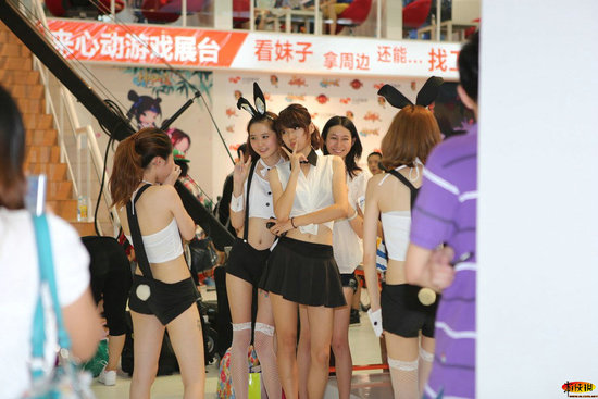 婷婷丁香六月激情综合在线人:05-06-10-28-39-44L：46,婷婷丁香六月激情综合在线，一场虚拟世界的独特邂逅