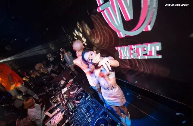 欧美AAAAAA级午夜福利视频:02-04-12-25-27-49W:26,欧美AAAAAA级午夜福利视频,探索成人娱乐的新领域