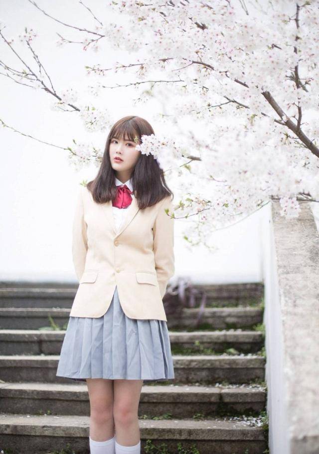 亚洲AV日韩AV制服丝袜:01-05-06-23-27-38P：01,亚洲AV文化中的日韩制服诱惑与丝袜之美，深度探索与赏析（01-05-06-23-27-38P）