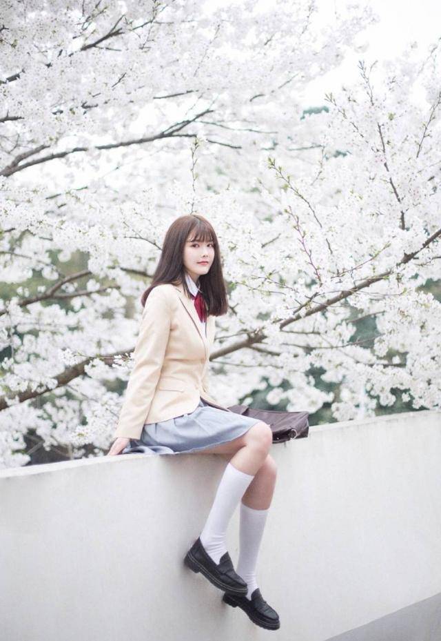 亚洲AV日韩AV制服丝袜:01-05-06-23-27-38P:01,亚洲AV文化中的日韩制服诱惑与丝袜之美,深度探索与赏析(01-05-06-23-27-38P)