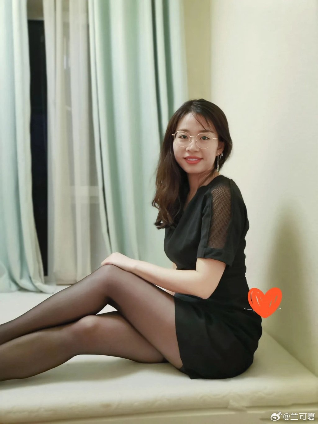 无码专区人妻丝袜:07-10-11-21-43-46V：26,探索无码专区，人妻丝袜的魅力与争议