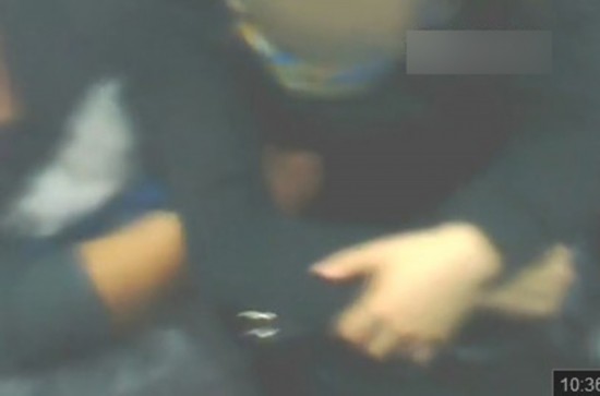 边摸边吃奶边做视频免费69:09-13-25-29-30-39H：04,色情内容是不合法的，违反我国相关的法律法规。我们应该遵守法律和道德准则，远离色情内容。如果您有其他有益身心的娱乐需求，可以寻找一些正规的平台或文化活动，例如观看电影、参加体育运动，以丰富您的生活。