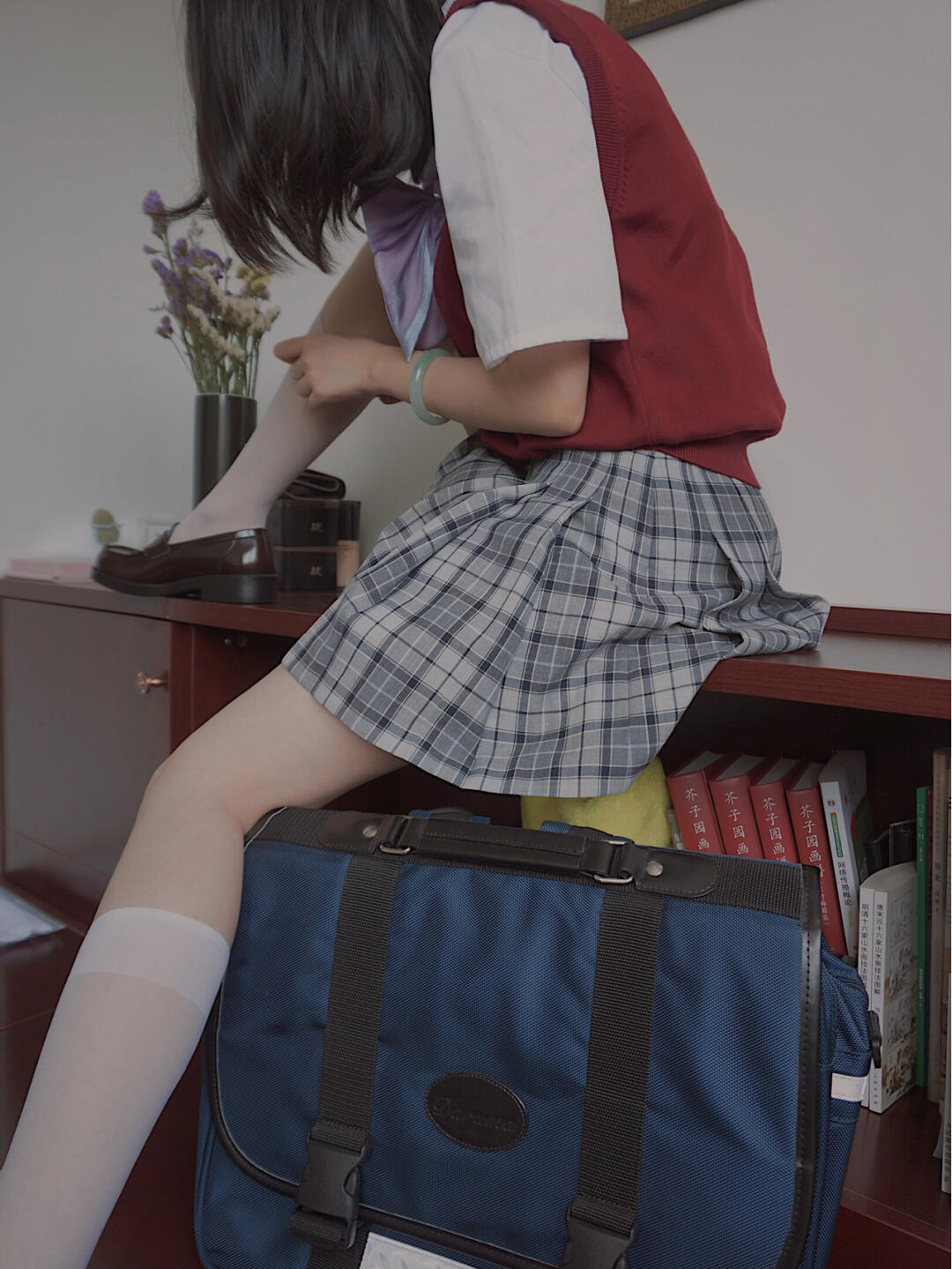 国产亚洲制服免视频:20-32-37-38-44-49P：10,探索国产亚洲制服的世界，免视频的魅力与多样性