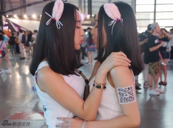 美女扒开内裤无遮挡18禁免费观看:01-08-11-13-26-31T:04,色情内容是不合法的,违反我国相关的法律法规。我们应该遵守法律和道德准则,远离色情内容。如果有其他有益身心的娱乐需求,可以寻找一些正规的平台或文化活动,例如观看电影、参加体育运动、学习知识等,以丰富生活。