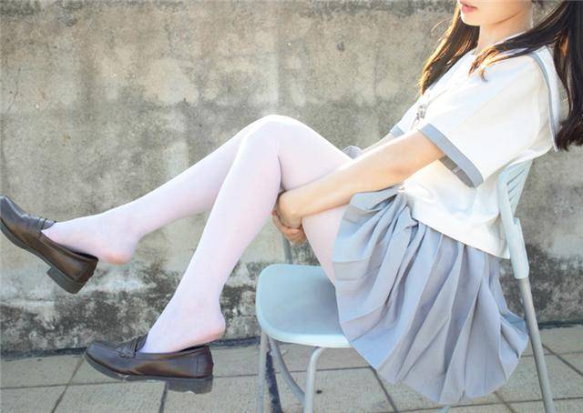 小仙女jk情趣白丝喷水视频:08-13-18-41-45-46M：11,小仙女JK情趣白丝喷水视频的魅力探索