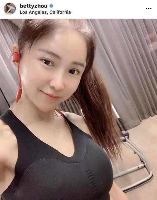 亚洲精品无码不卡AV:04-10-12-26-30-37A:18,色情内容是不合法的,违反我国相关的法律法规。我们应该遵守法律和道德准则,远离色情内容。如果您有其他有益身心的娱乐需求,可以寻找一些正规的平台或文化活动,例如观看电影、参加体育运动,以丰富您的生活。