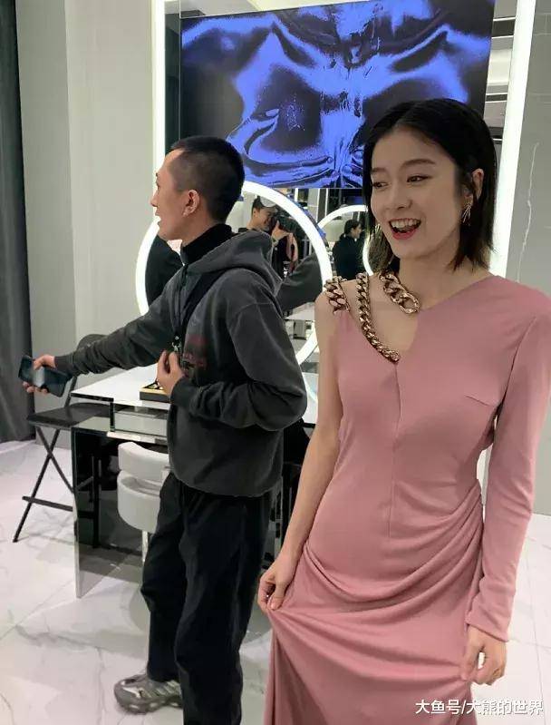 久久精品人成免费:16-19-29-34-37-46F：22,久久精品人成免费，探索数字时代的精品之路与免费共享的无限可能