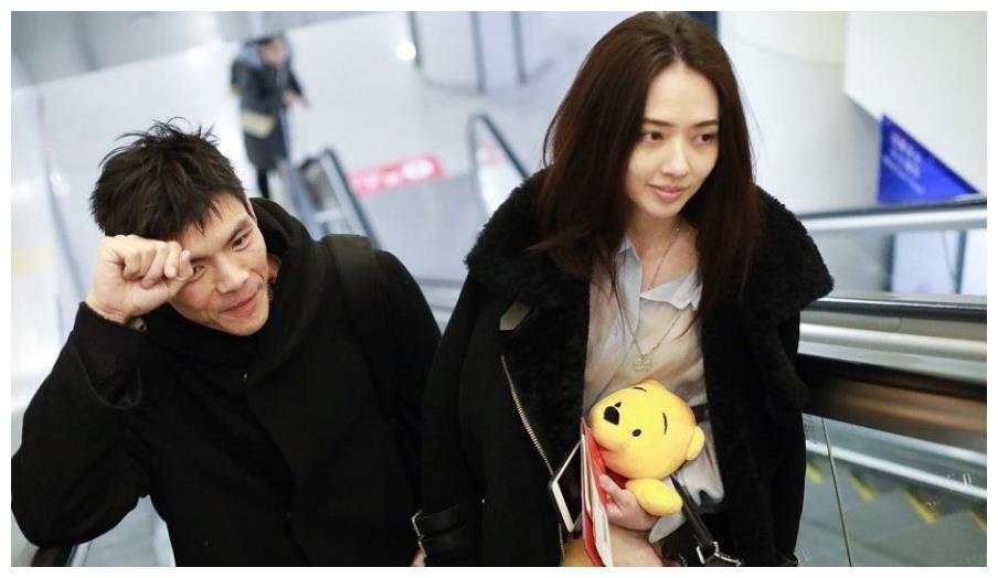 久久亚洲精品情侣:13-17-18-21-28-32X：30,久久亚洲精品情侣，探索那些令人心动的情感故事