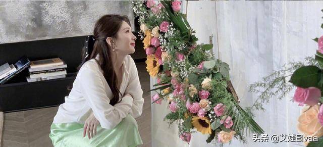 99久久人妻精品免费二区:14-19-21-35-40-43R：45,色情内容是不合法的，违反我国相关的法律法规。我们应该遵守法律和道德准则，远离色情内容。如果您有其他有益身心的娱乐需求，可以寻找一些正规的平台或文化活动，例如观看电影、参加体育运动、学习知识等，以丰富您的生活。