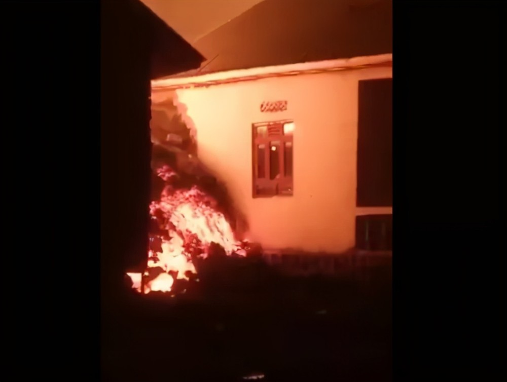 翻江倒海 第6页