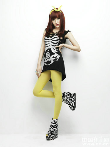 亚洲一区二区三区丝袜:05-18-23-34-42-46K:02,探索亚洲一区二区三区丝袜的独特魅力,从风格到时尚变迁的细致解读(标题)