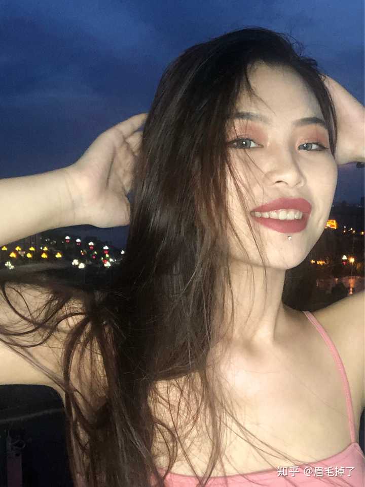 自拍亚洲一区欧美另类:21-35-36-45-46-47T：21,自拍亚洲一区欧美另类，探索不同文化背景下的自拍风尚