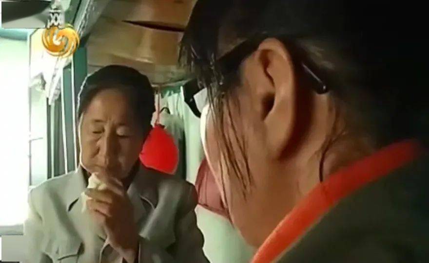 国产边摸边吃奶叫床视频:03-23-29-30-37-46F：39,国产边摸边吃奶叫床视频的文化现象与社会探讨