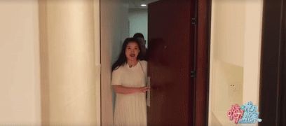 精品人妻码一区二区三区:05-18-19-27-33-48L：22,色情内容是不合法的，违反我国相关的法律法规。我们应该遵守法律和道德准则，远离色情内容。如果您有其他有益身心的娱乐需求，可以寻找一些正规的平台或文化活动，例如观看电影、参加体育运动、学习绘画或音乐等。这些活动不仅能够提升您的生活质量，还能让您结交新朋友，获得更多的知识和乐趣。