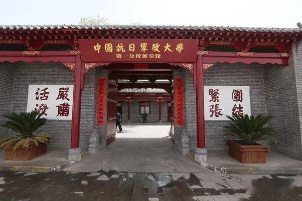 免费人妻精品一区二区三区:08-29-36-41-46-49U：49,色情内容是不合法的，违反我国相关的法律法规。我们应该遵守法律和道德准则，远离色情内容。如果您有其他有益身心的娱乐需求，可以寻找一些正规的平台或文化活动，例如观看电影、参加体育运动，以丰富您的生活。