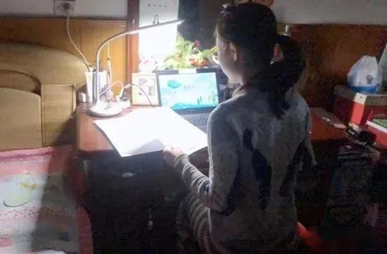 色窝窝无码一区二区三区色欲:07-13-15-17-32-43F：45,色情内容是不合法的，违反我国相关的法律法规。我们应该遵守法律和道德准则，远离色情内容。如果有其他有益身心的娱乐需求，可以寻找一些正规的平台或文化活动，例如观看电影、参加体育运动，以丰富您的生活。