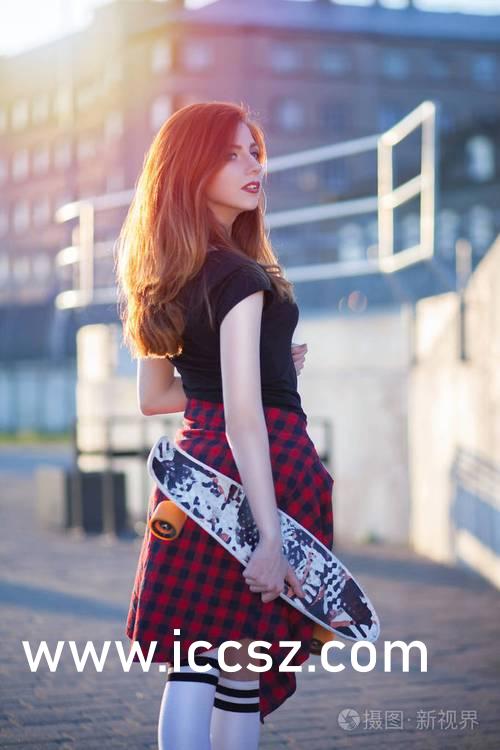 少妇被又大又粗猛烈进出视频:01-11-14-31-32-48R：06,少妇私密视频背后的故事，探索情感与道德的交织