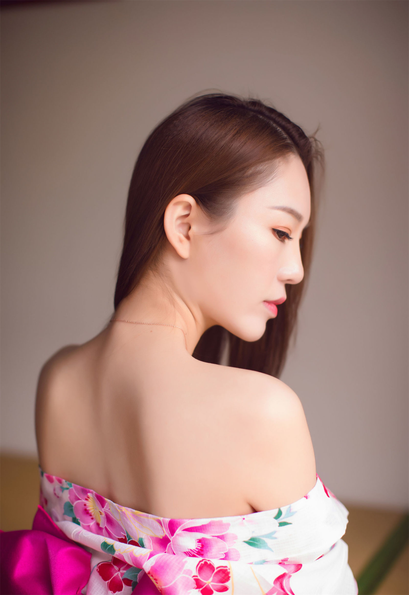 又色又爽又黄的美女裸体网站:03-06-34-39-47-48Y：47,网络时代的审美误区，对美女裸体网站的反思