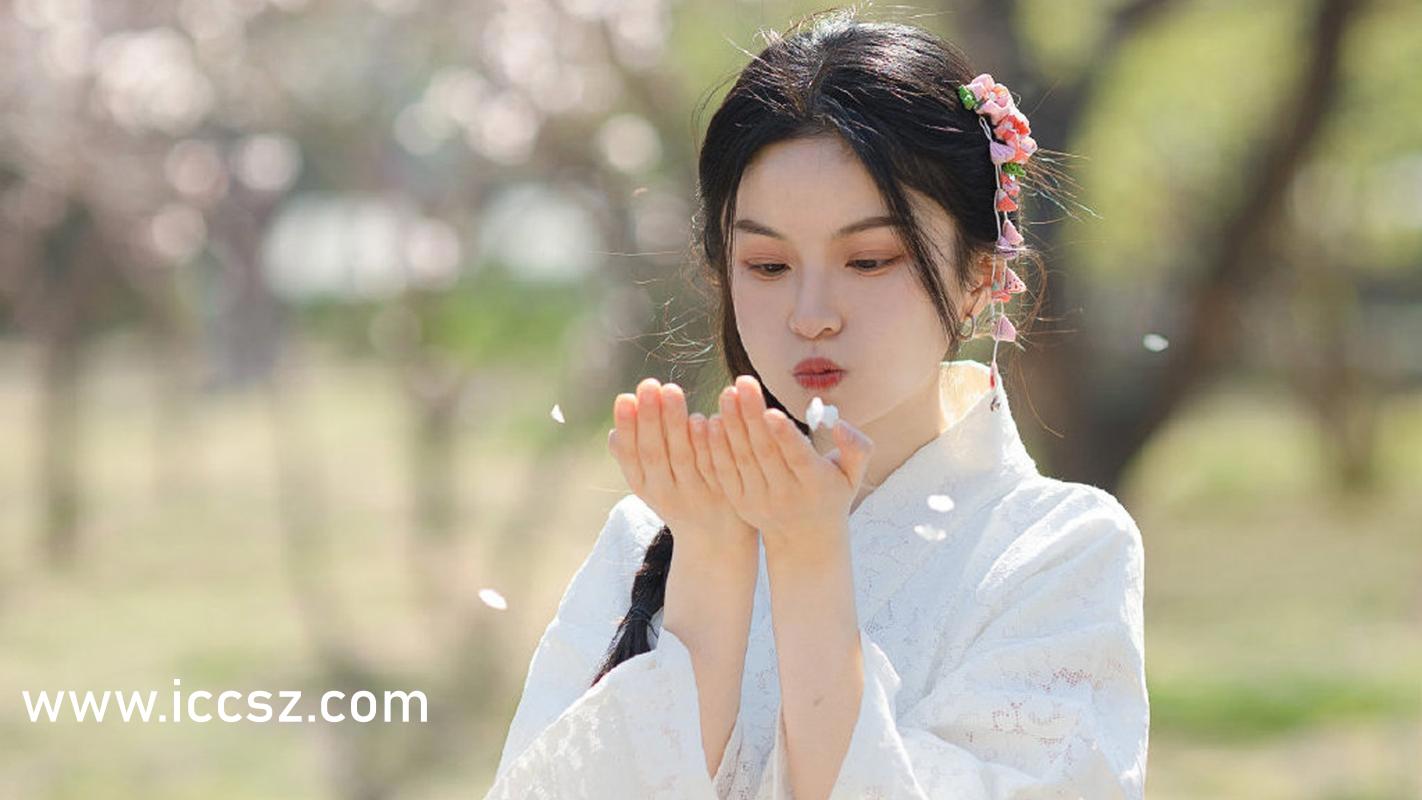 国产AV办公室丝袜秘书:15-19-32-37-42-44B:16,国产AV办公室丝袜秘书,细致描绘现代职场中的隐秘魅力