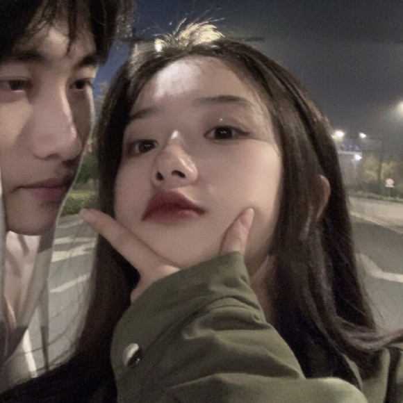 国产情侣真实露脸在线:05-09-10-16-22-31W：23,国产情侣真实露脸在线，探索真实情感的数字时代表达