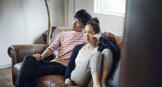 男女一边摸一边做爽爽:02-03-25-27-46-47X：43,男女间的亲密探索，触摸与愉悦的瞬间