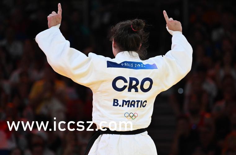 熟妇人妻不卡中文字幕:04-08-20-21-30-49U:44,熟妇人妻的魅力时光,探索字幕之外的情感故事 04-08-20-21-30-49U与44的微妙缘分