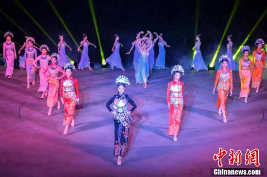 亚洲人成网网址在线看:04-13-15-18-19-41E：11,亚洲人成网网址在线观看，探索数字时代的文化交融与娱乐新境界（04-13-15-18-19-41E，11）