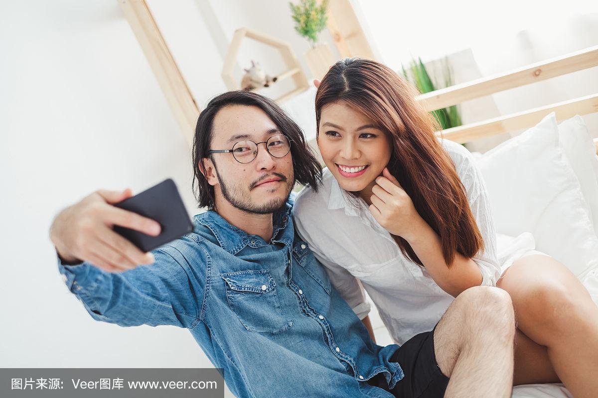 自拍偷自拍亚洲精品情侣:05-10-25-33-43-45P：11,自拍与偷自拍，亚洲情侣间的微妙互动与私密话题