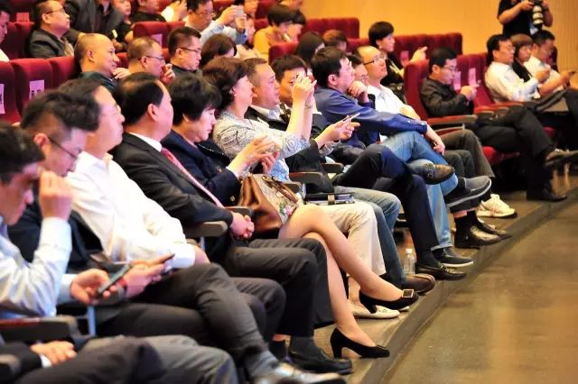 中文字幕乱码熟妇五十中出:01-12-13-15-22-27G：32,中文字幕乱码熟妇五十，探索数字时代的文化冲突与融合