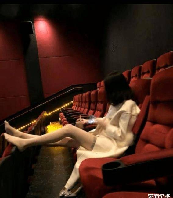 少妇被粗大的猛烈进出69影院一:04-17-19-34-40-49D:28,少妇的秘密观影经历,在69影院的独特体验