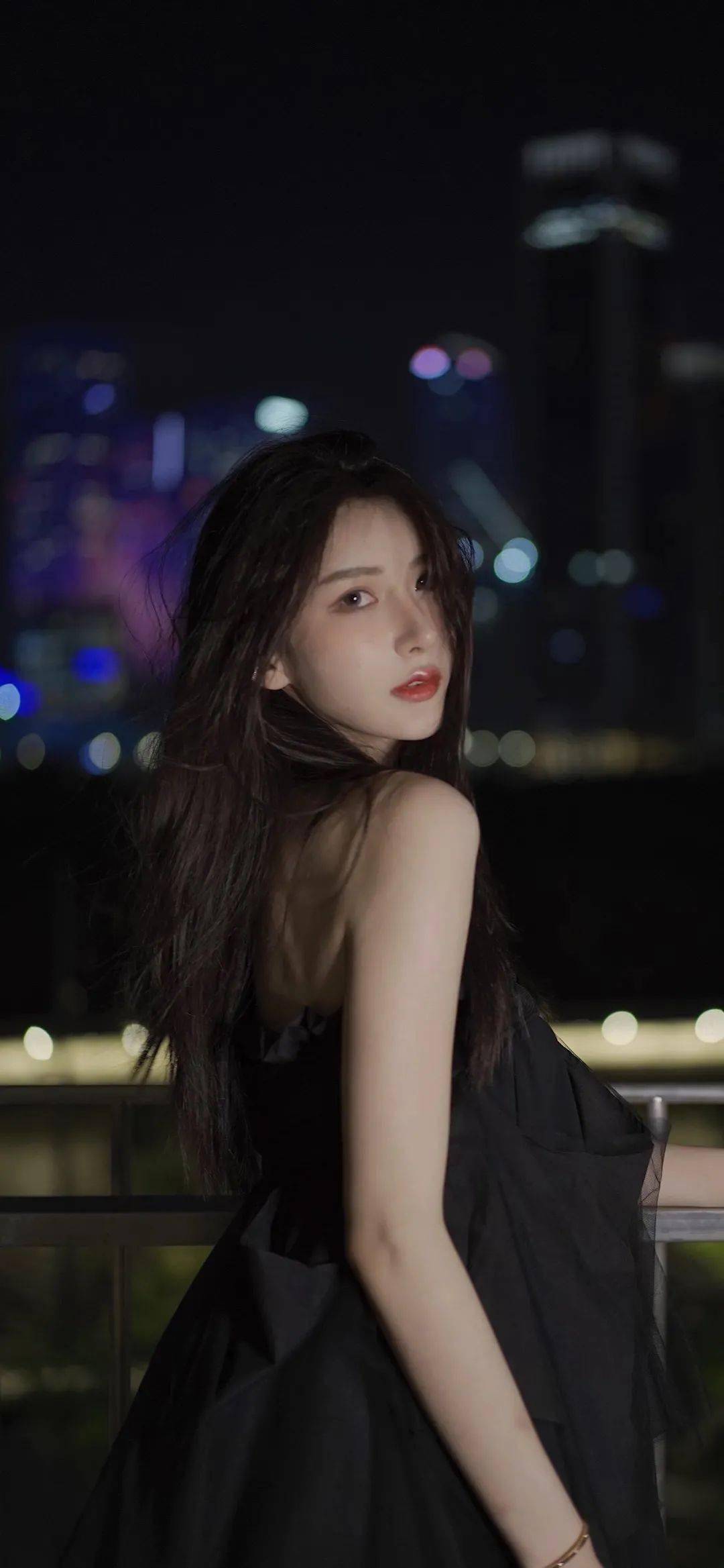 免费A级午夜绝情美女图片:01-05-08-11-20-27E：21,免费A级午夜绝情美女图片，探寻美与绝情的交汇点