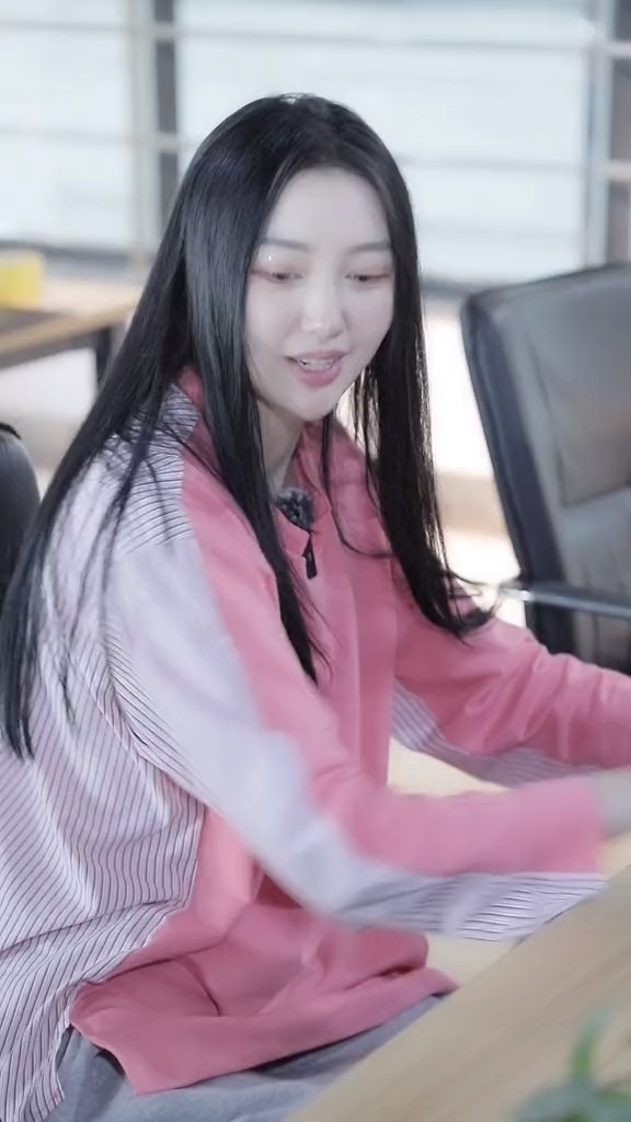 办公室强奷漂亮少妇同事:02-24-39-46-48-49N:24,办公室隐秘角落,强奷漂亮少妇同事的禁忌故事