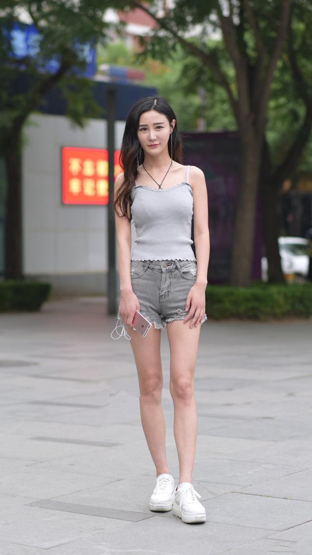 少妇丰满爆乳被呻吟进入:18-26-34-38-42-48A：14,丰满少妇的私密呻吟与诱人的曲线艺术