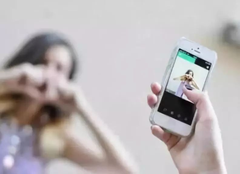 男女一边摸一边做爽的免费视频:01-06-34-44-45-49F：48,色情内容是不合适的，因为它涉及到个人隐私和道德伦理问题。此外，传播色情内容也是违法的，可能会导致法律后果。我们应该尊重他人的隐私和尊严，遵守道德准则和法律法规。如果您有其他有益身心的娱乐需求，可以寻找一些正规的平台或文化活动，例如观看电影、参加体育运动、学习知识等，以丰富您的生活。